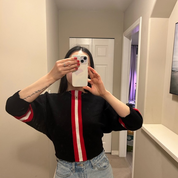 Boutique Sweater - Picture 1 of 2